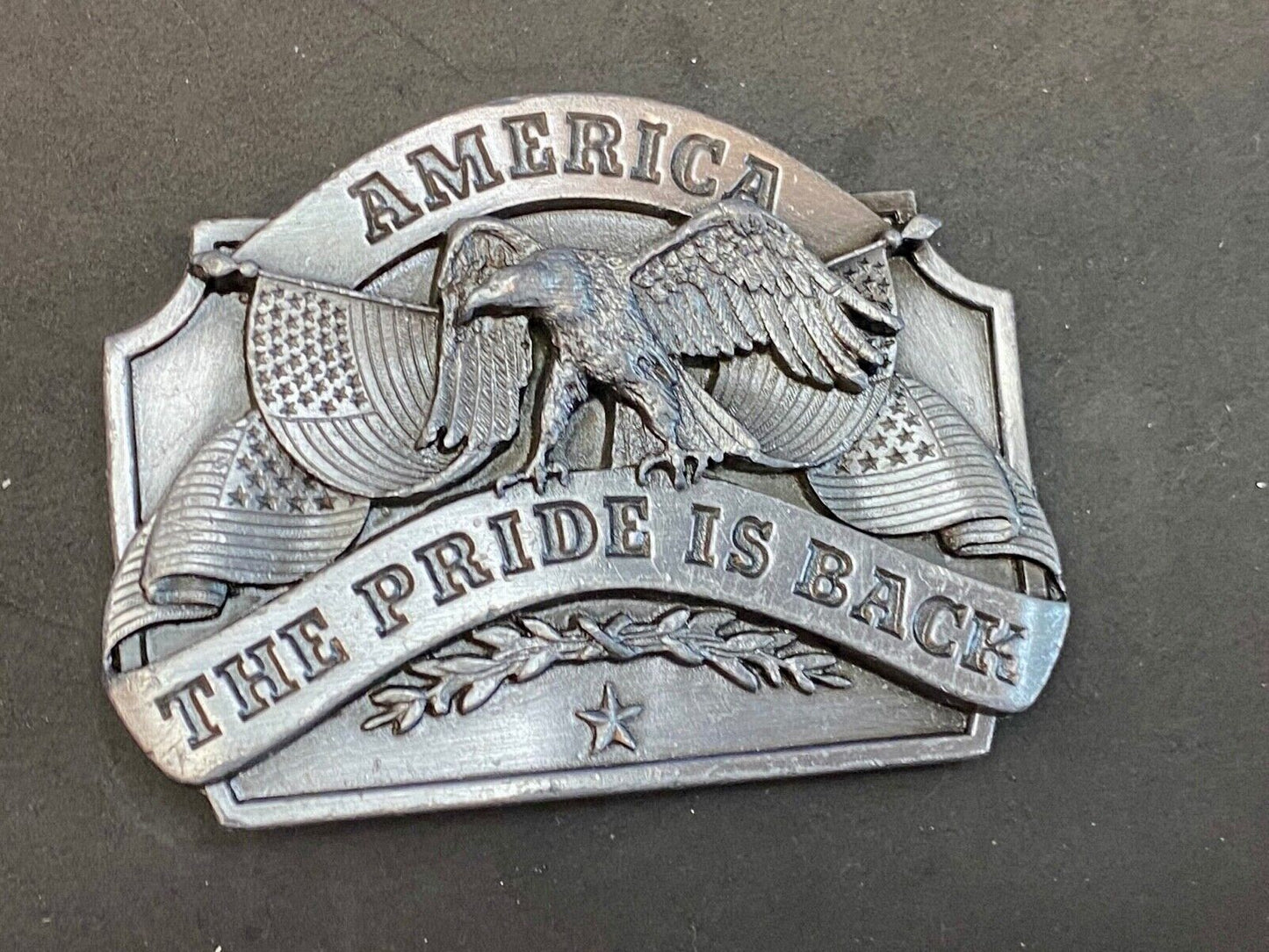 Vintage 1986 ***America*** The Pride Is Back Pewter Buckle By Siskiyou D-40