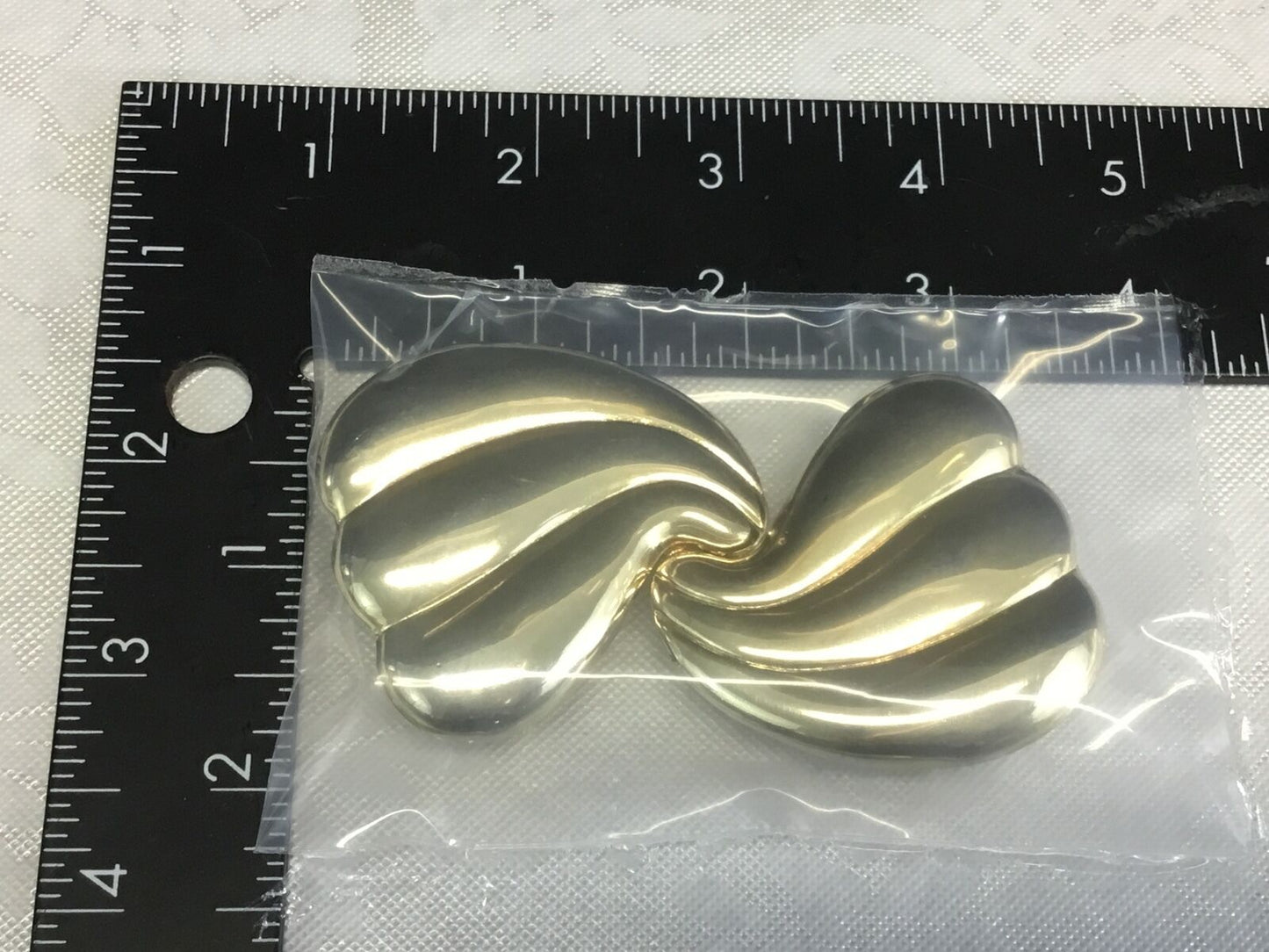 2 piece dual GOLD TONE SCARF CLIP BUCKLE - Swirling hearts