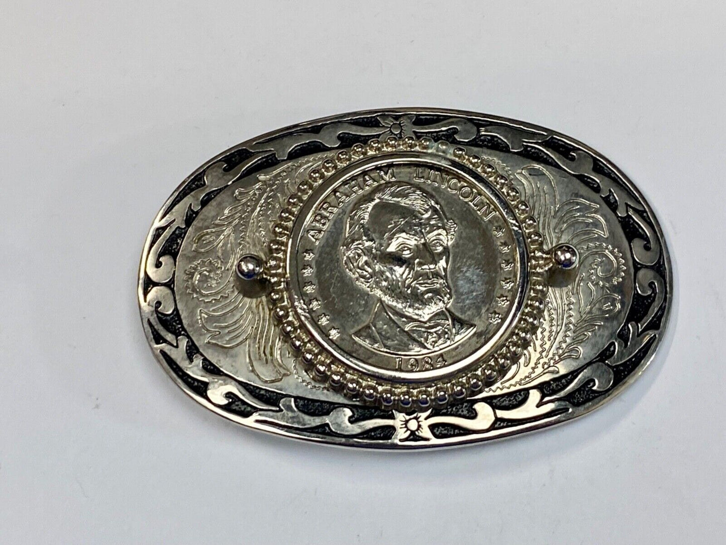 Vintage 1984 Abe Abraham Lincoln Coin centerpiece on collectors belt buckle
