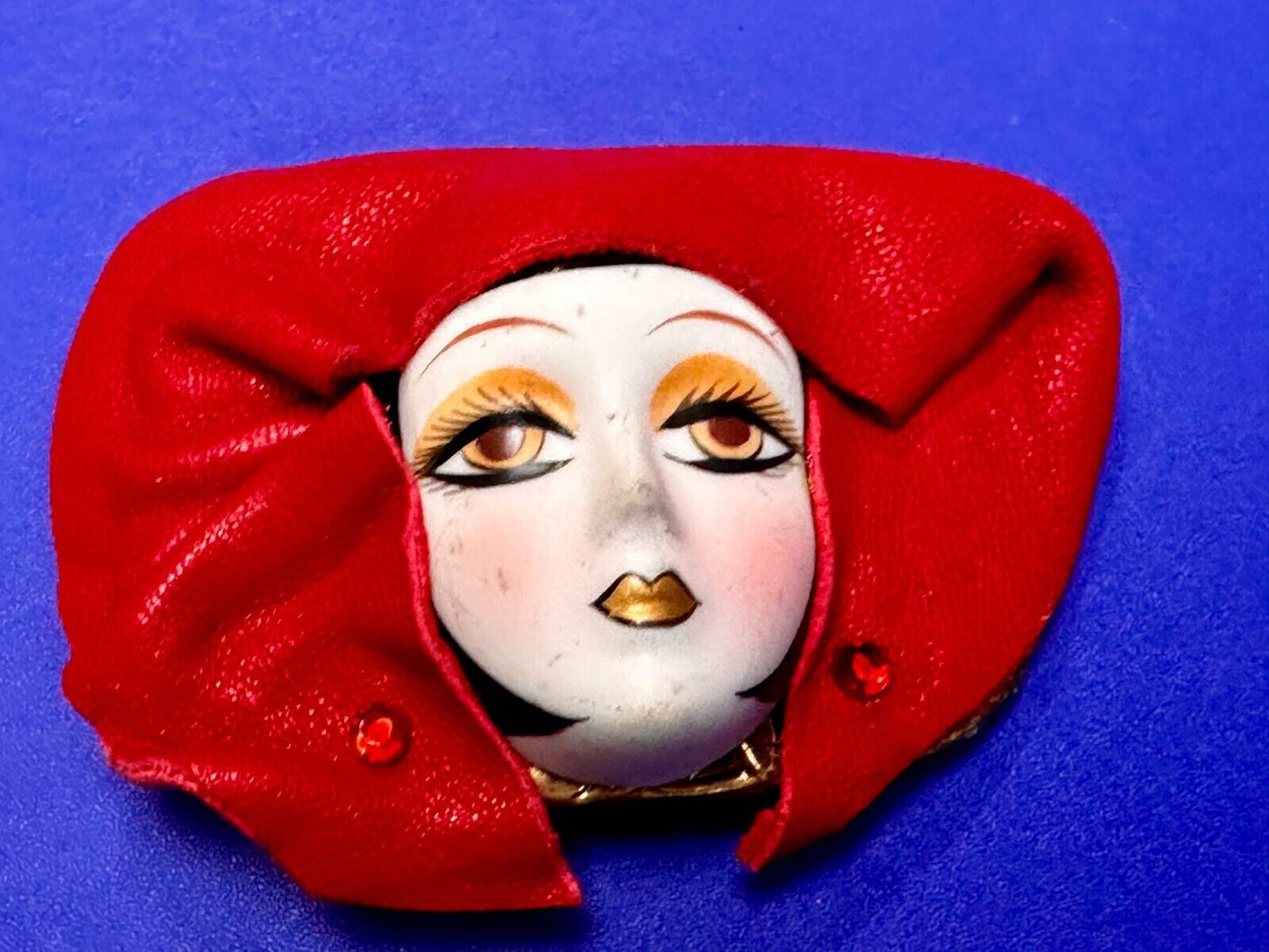 Unique Porcelain? Doll Face in Red Flapper Vintage Women's Belt Buckle