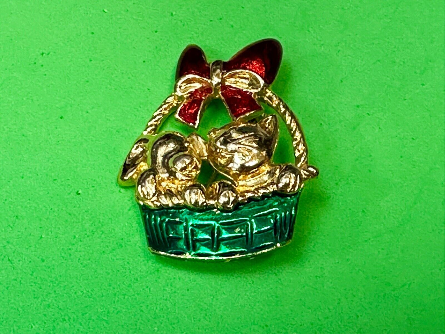 Vintage Christmas Kitten in Basket Green Red Gold Tone Holiday Brooch Pin