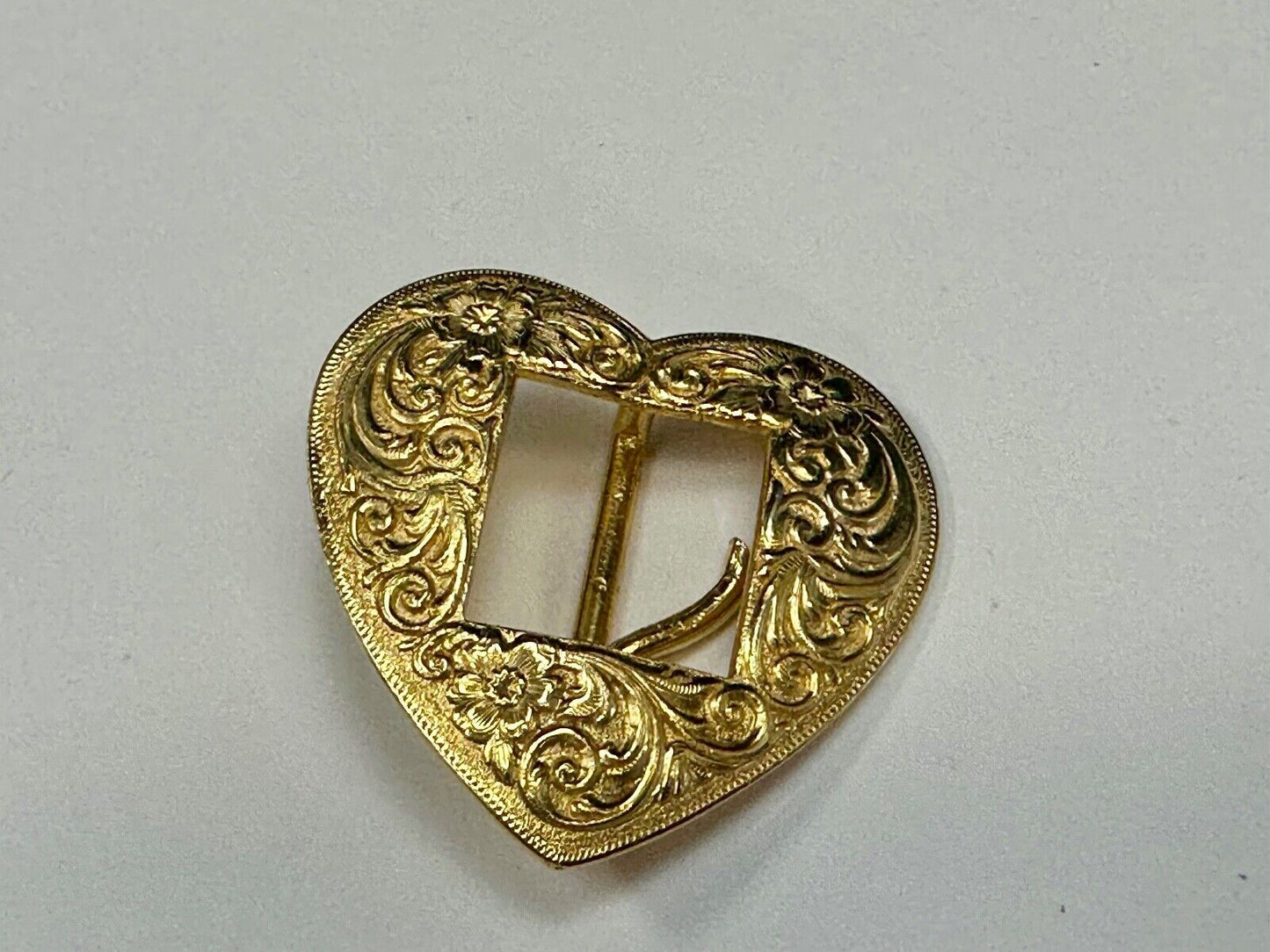 Tiny Gold tone heart shaped western ornate flower swirl belt buckle
