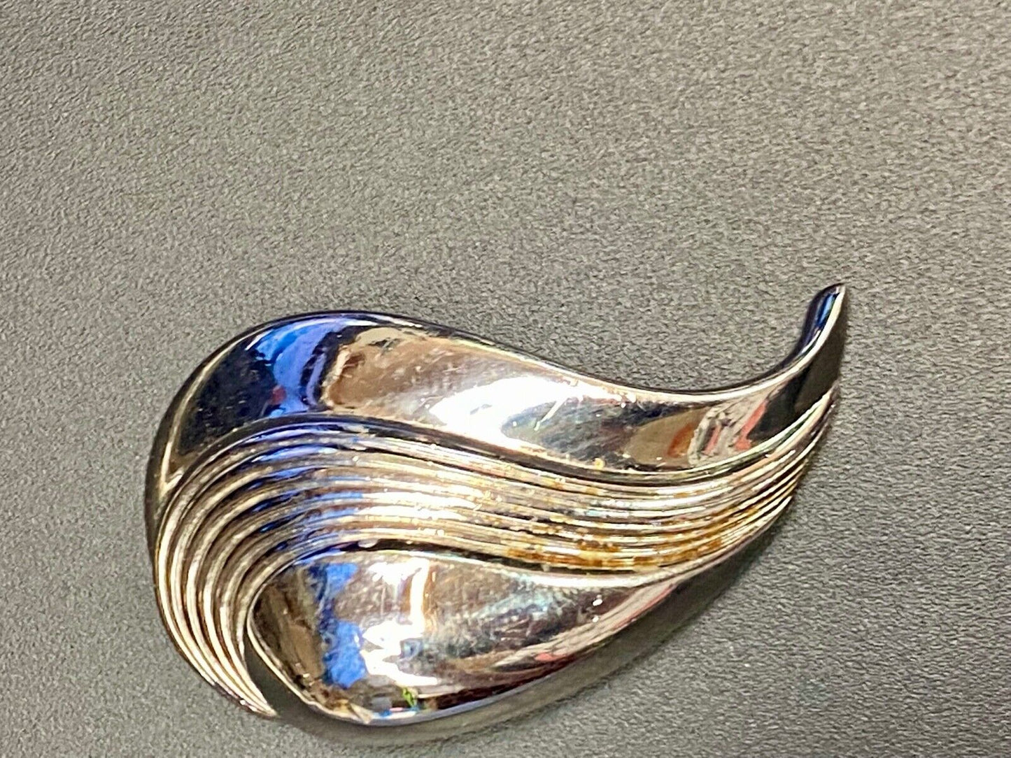 vintage crown trifari swirl leaf brooch pin broach