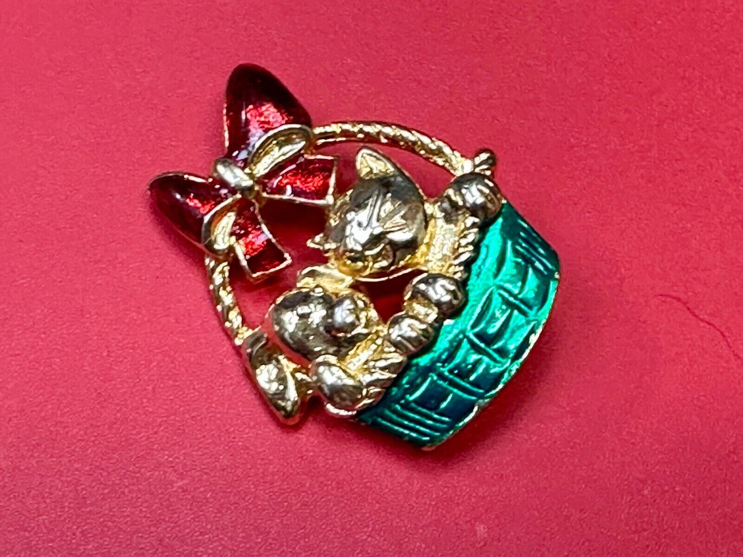 Vintage Christmas Kitten in Basket Green Red Gold Tone Holiday Brooch Pin