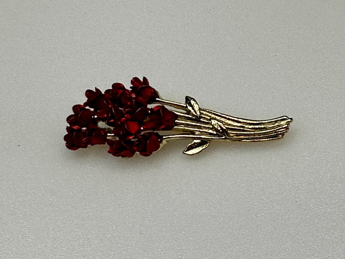 Beautiful Dozen of Red Roses Bouquet Gold Tone Brooch Pin Signed DM 97