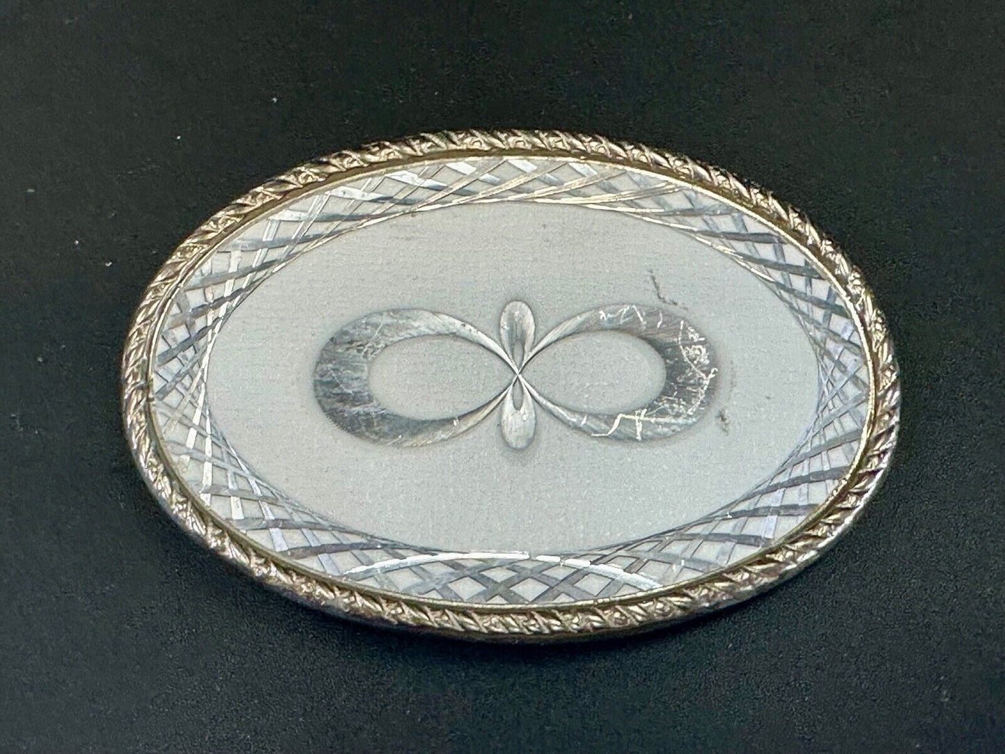 Vintage etched figure 8 pattern oval silver tone belt buckle
