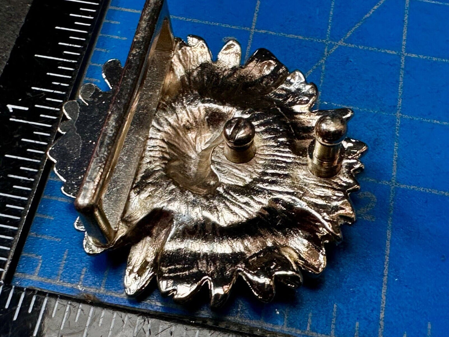 Beautiful Sunflower Small Cutout Figural Silver Tone Vintage Belt Buckle