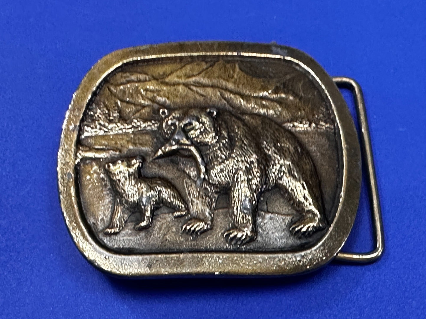 Bear with Cub Learn to Hunt Fish Mountain Scene 1976 Indiana Metal Belt Buckle