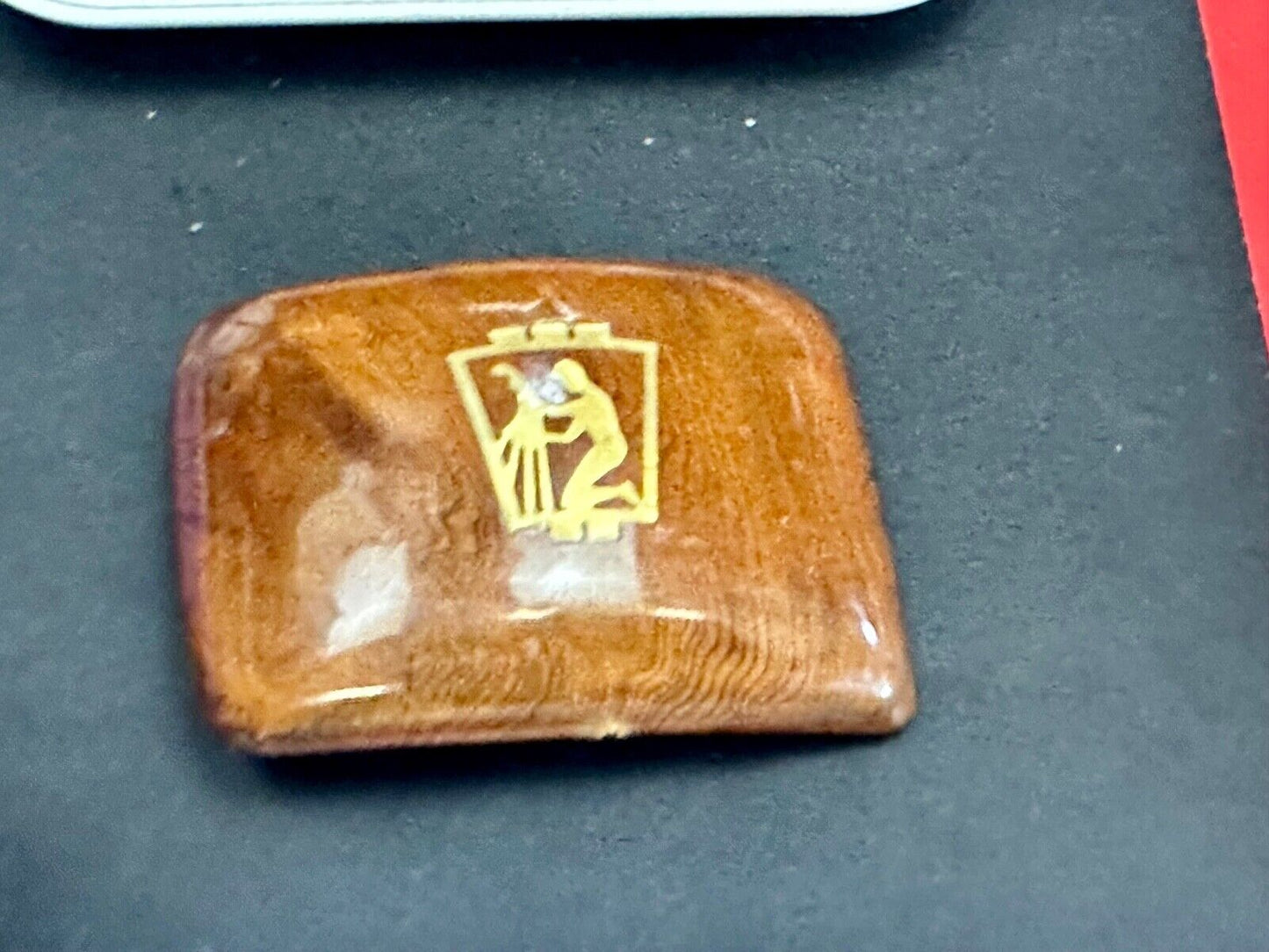 Artisan wooden glossy wood belt buckle with gold color artist scene?