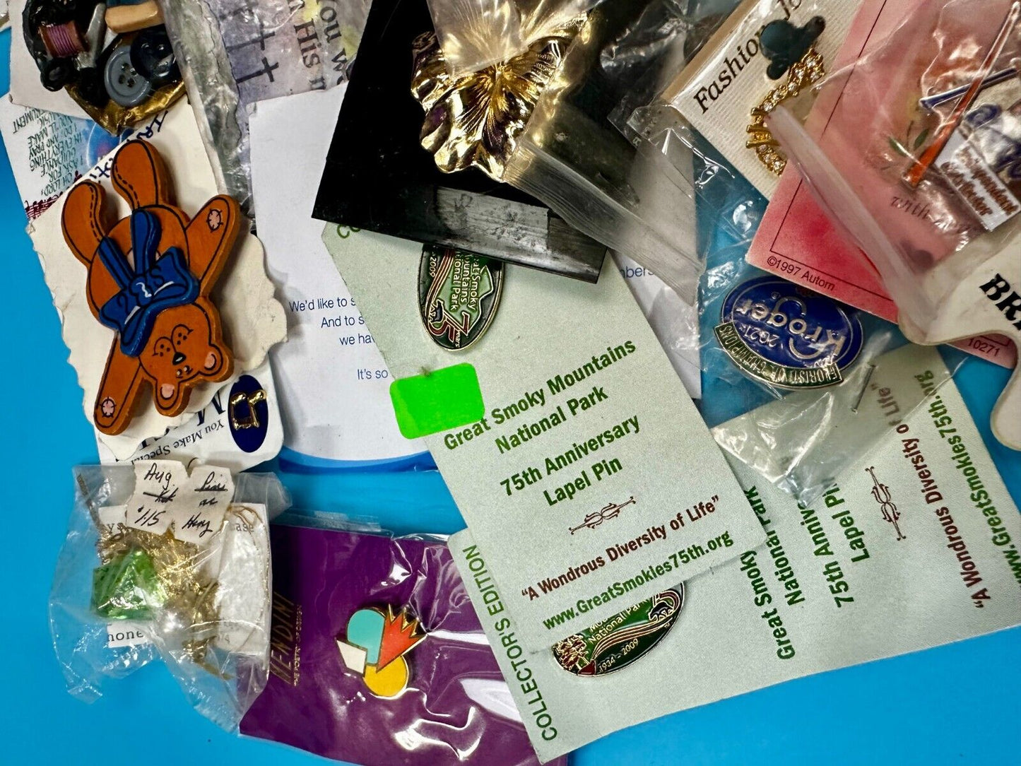 Vintage & Modern NOS Brooches & Pin's Resale Bulk Lot, Junk Drawer Grab Bag