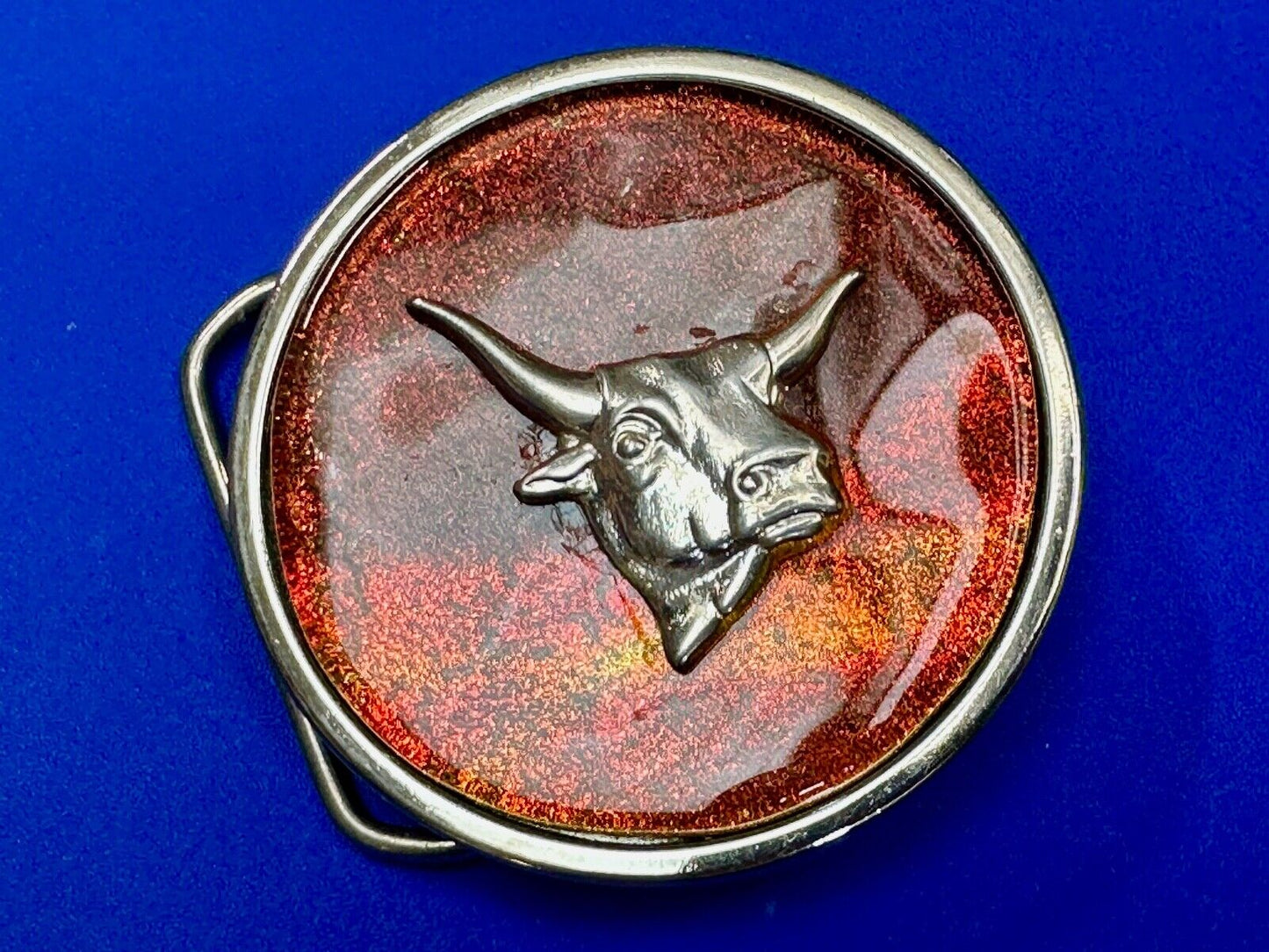 Texas Longhorn - Silver tone dimensional Steer on round retro red Belt Buckle