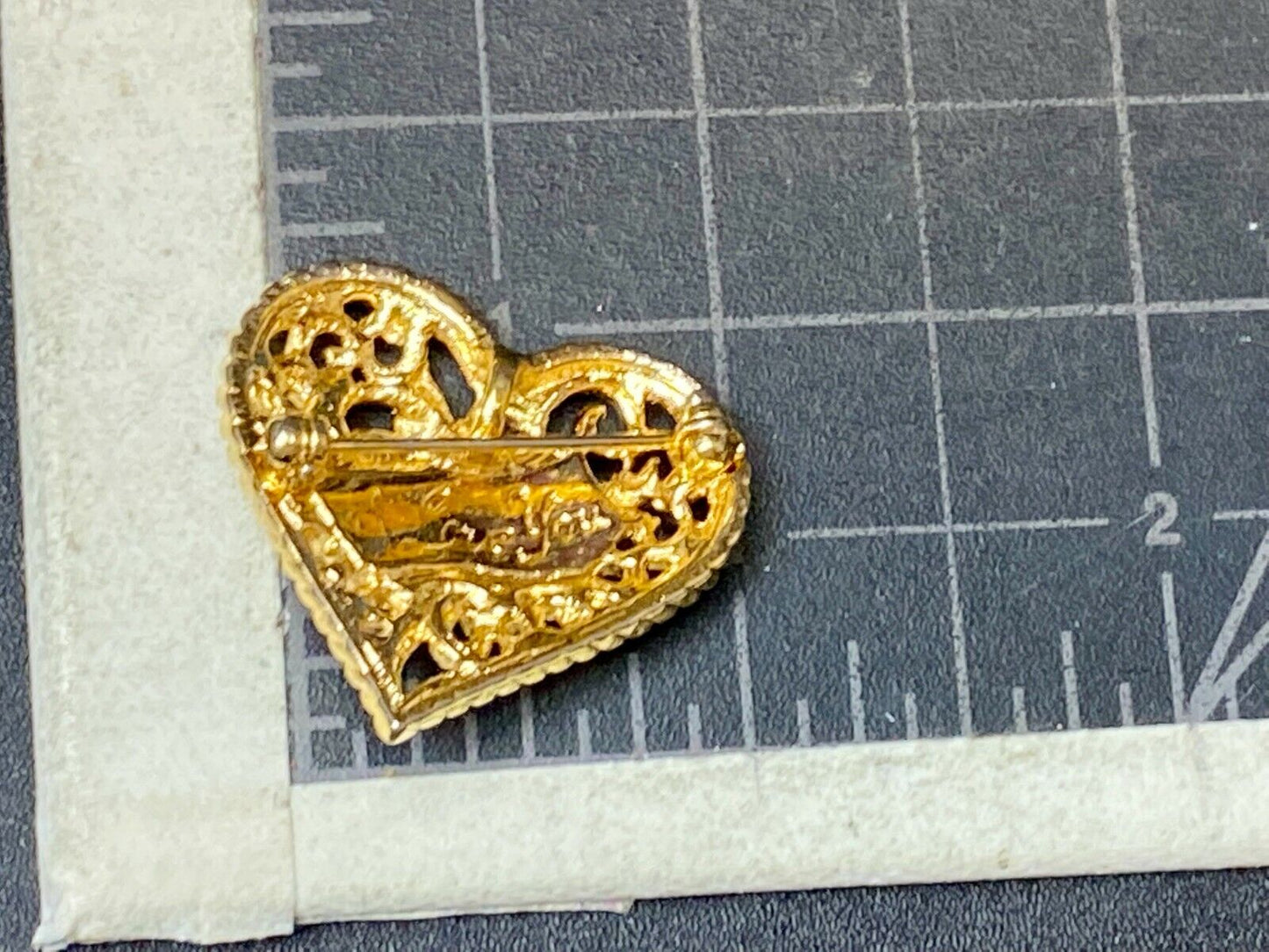 Beautiful I Love You heart-shaped see-through gold tone? 1" pin brooch