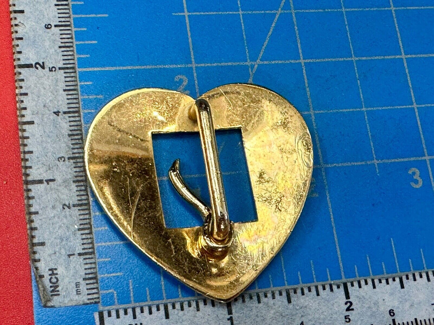 Tiny Gold tone heart shaped western ornate flower swirl belt buckle