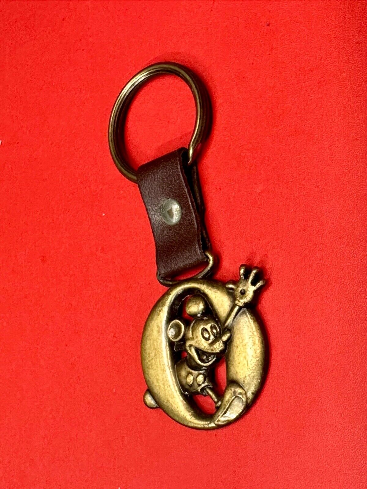 VINTAGE LETTER INITIAL O MICKEY MOUSE DISNEY KEYCHAIN BRASS and LEATHER FOB