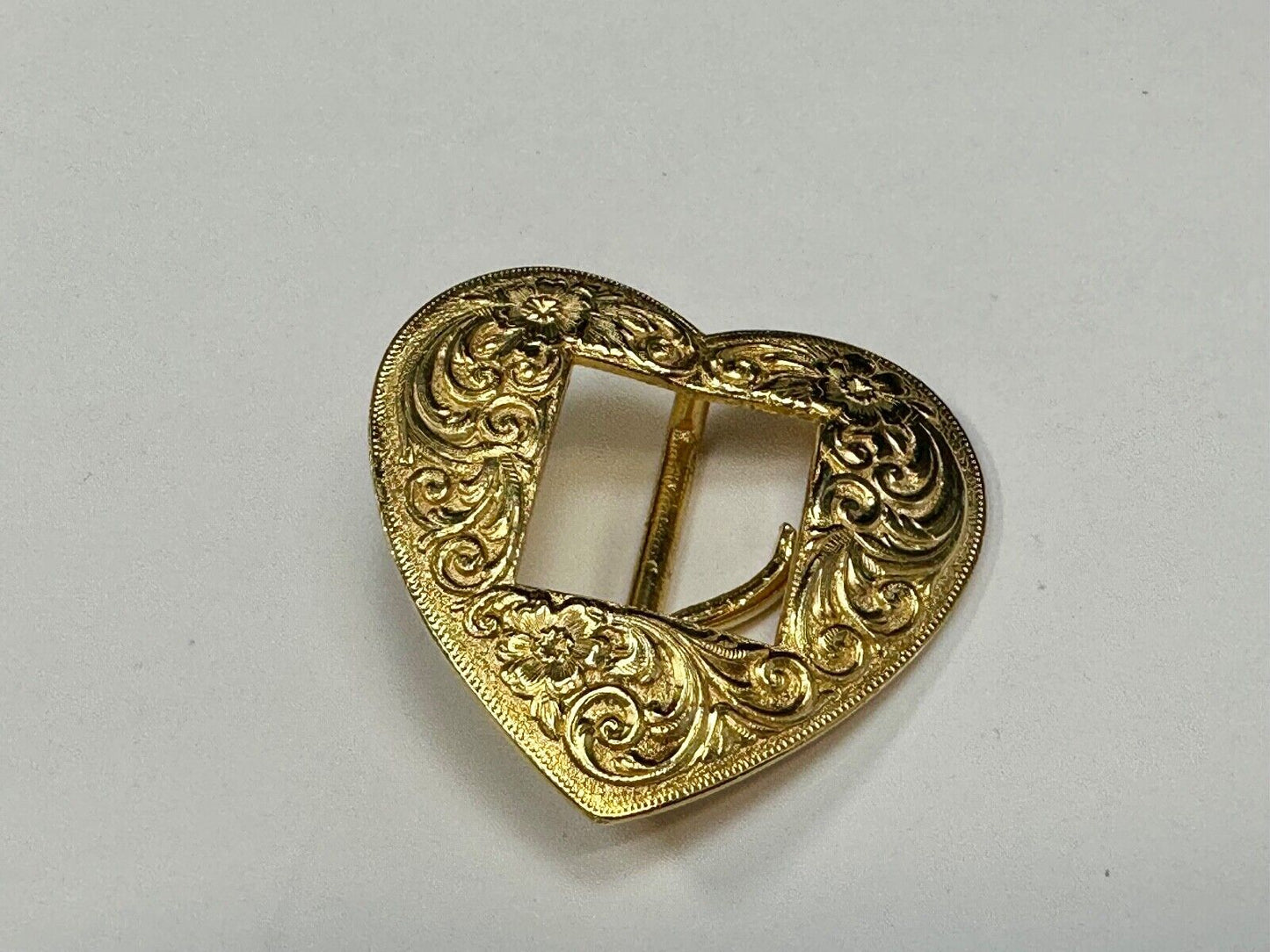 Tiny Gold tone heart shaped western ornate flower swirl belt buckle