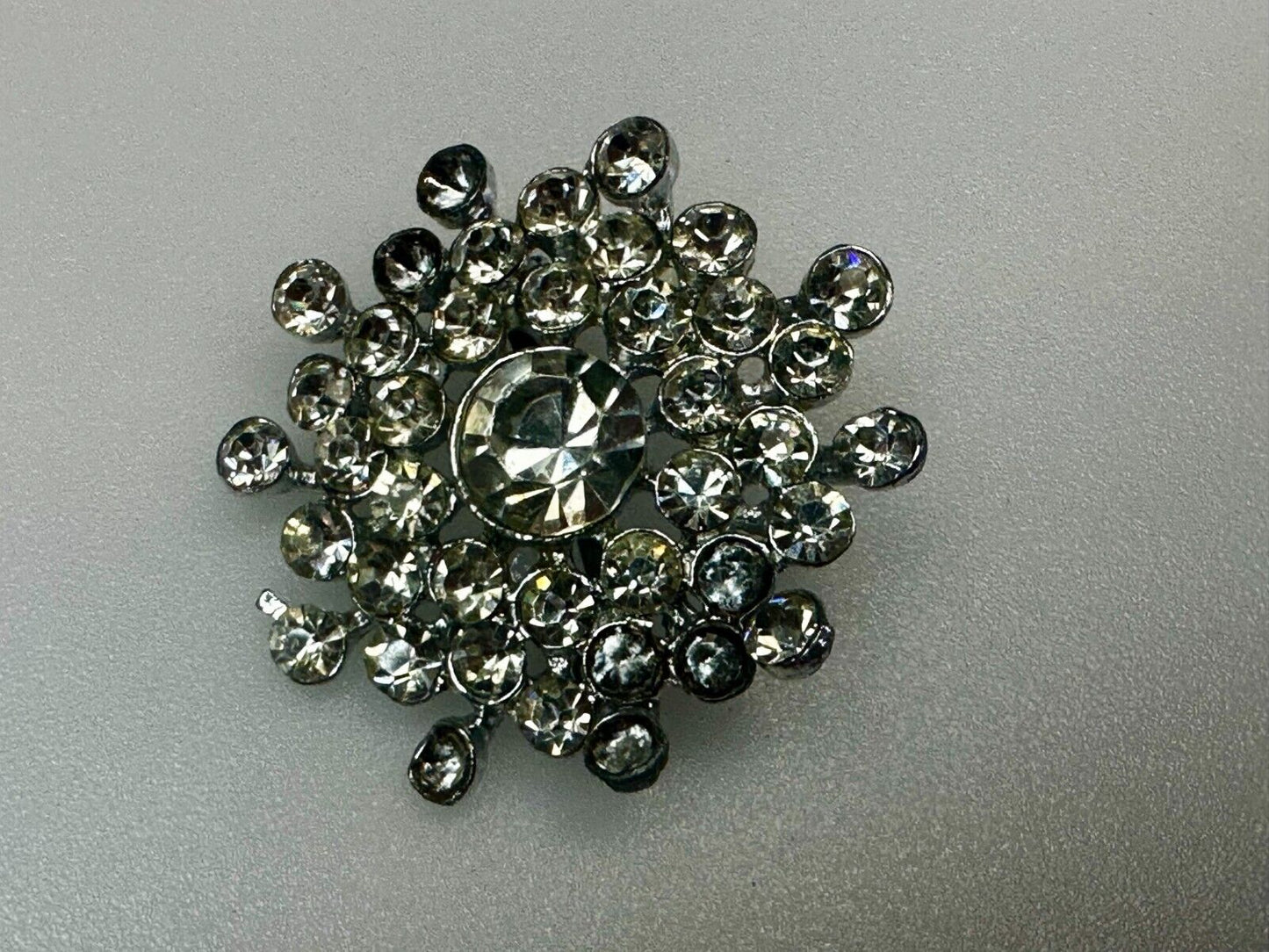 Beautiful Round Flower Shaped Rhinestone Cluster Silver Tone Brooch Pin