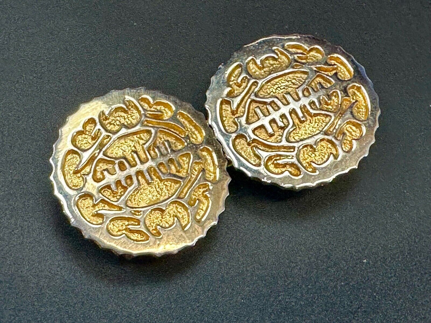 Asian / Oriental Round gold tone Two-piece interlocking Mimi Di N belt buckle
