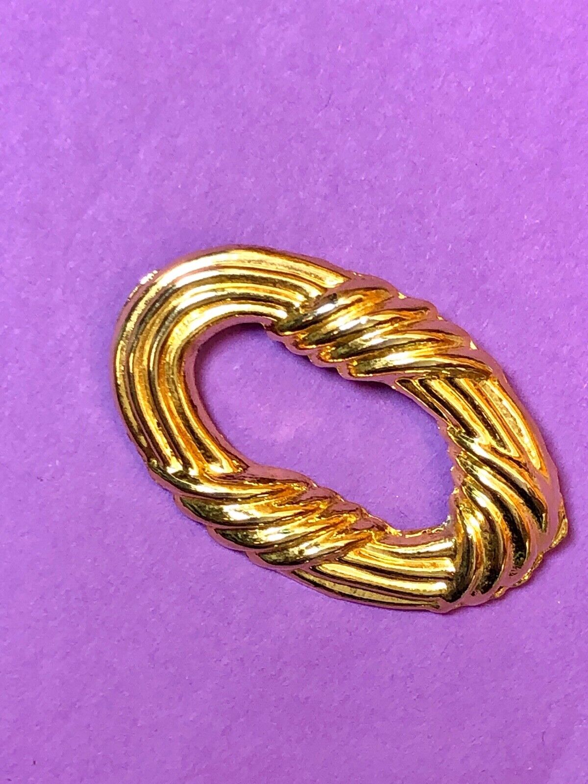 Vintage AAI signed Gold tone Circular Pendant brooch