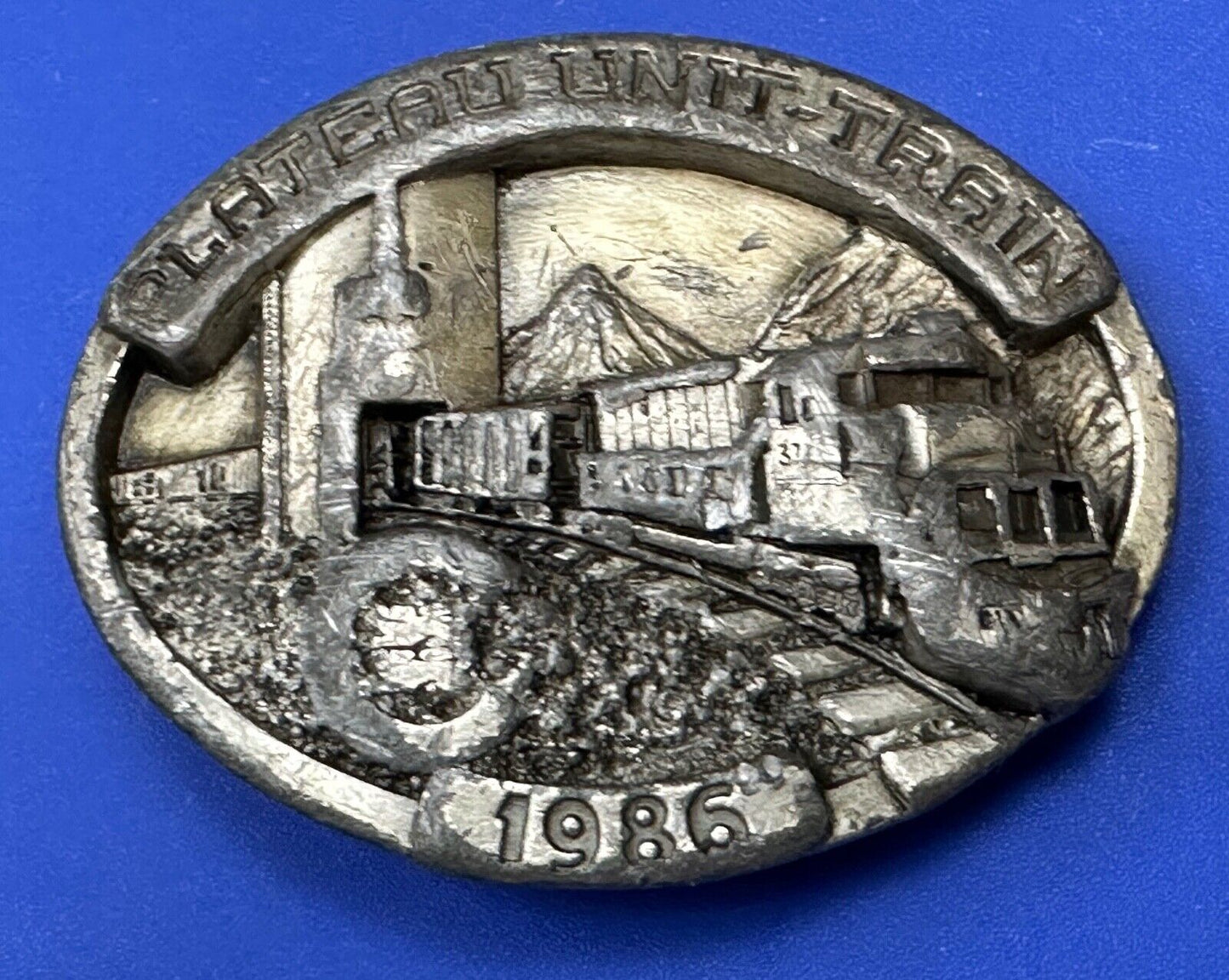 Vintage 1986 RR Plateau Unit Train commemorative pre-loved siskiyou belt buckle