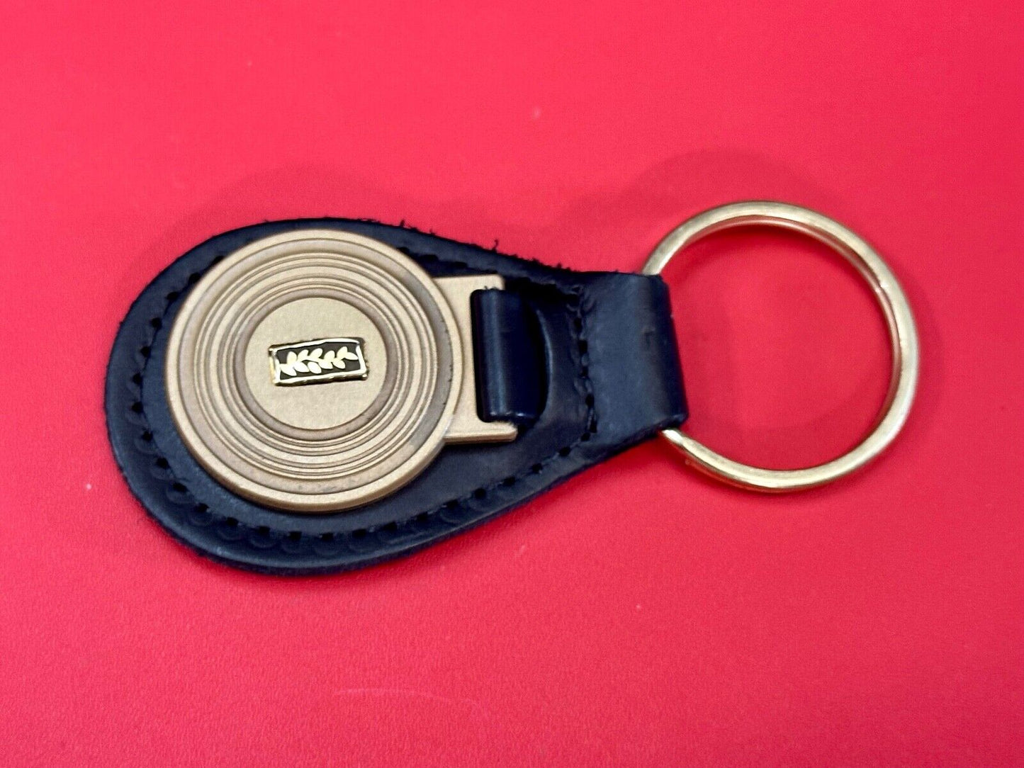 unknown to me! Leaf emblem logo gold tone Keychain - Key Fob Ring Chain