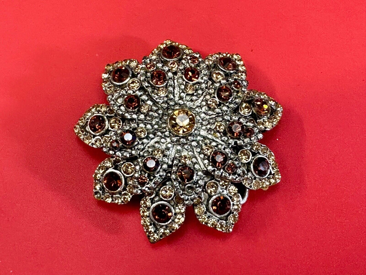 Beautiful rhinestone accented star shaped ornate belt buckle - missing stone