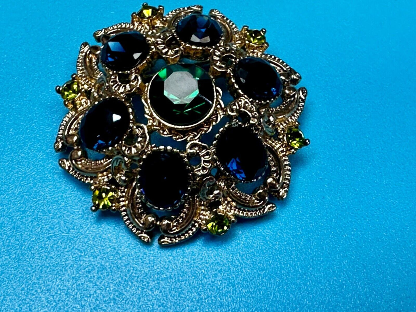 Beautiful Round Flower Shaped Blue Green Rhinestone Brooch Pin Signed by SQUIRE