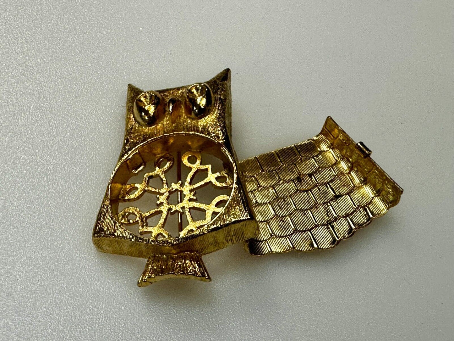 Beautiful Owl Perfume Glace Gold Tone Brooch Pin Signed by Avon