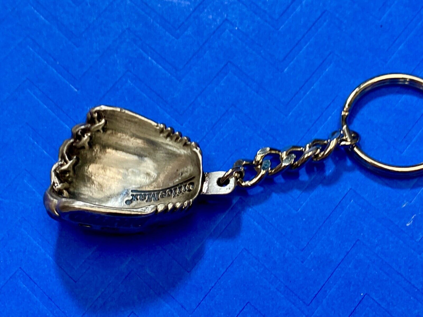 Arizona Diamondback baseball figural catching Mitt Keychain - Key Ring Chain