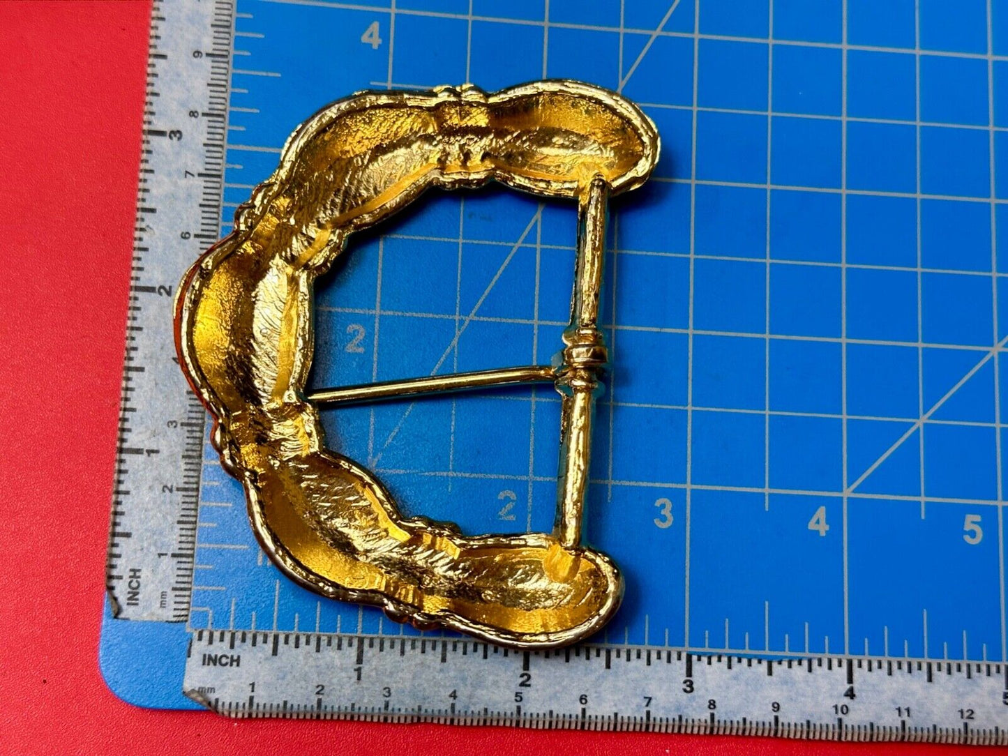 Unique dimensional "puffy" appearing! gold tone replace belt buckle