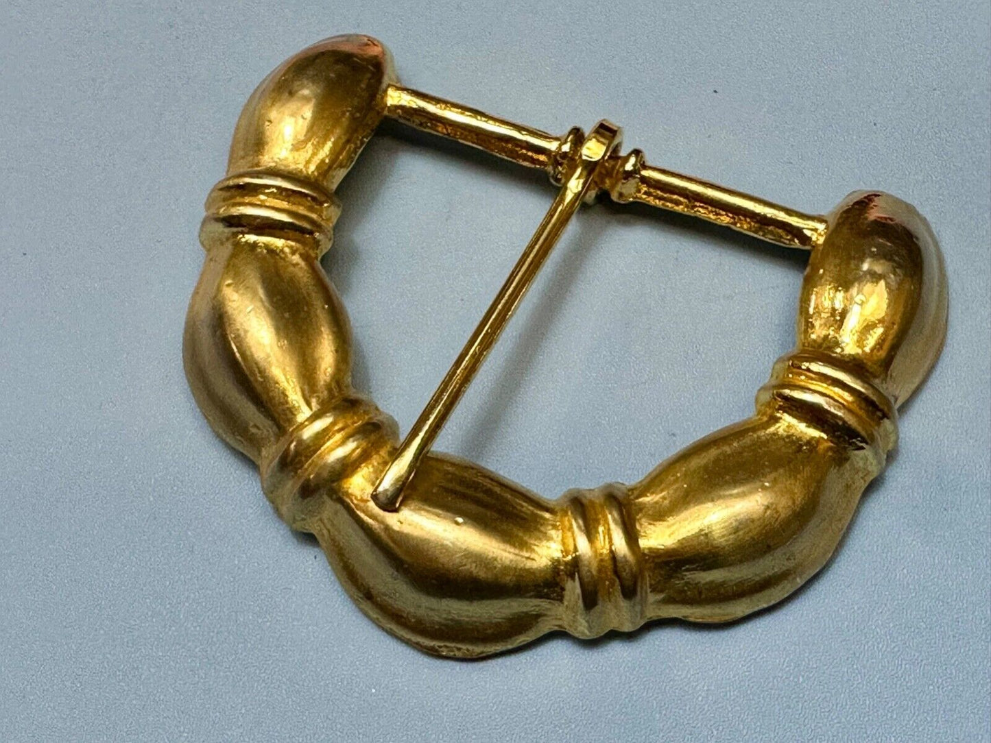 Unique dimensional "puffy" appearing! gold tone replace belt buckle