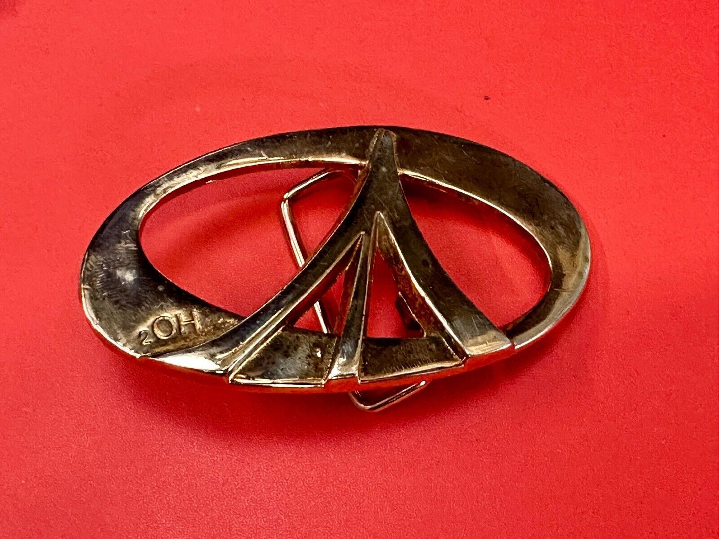 2OH Logo Emblem Peace love & Rock & Roll gold color belt buckle