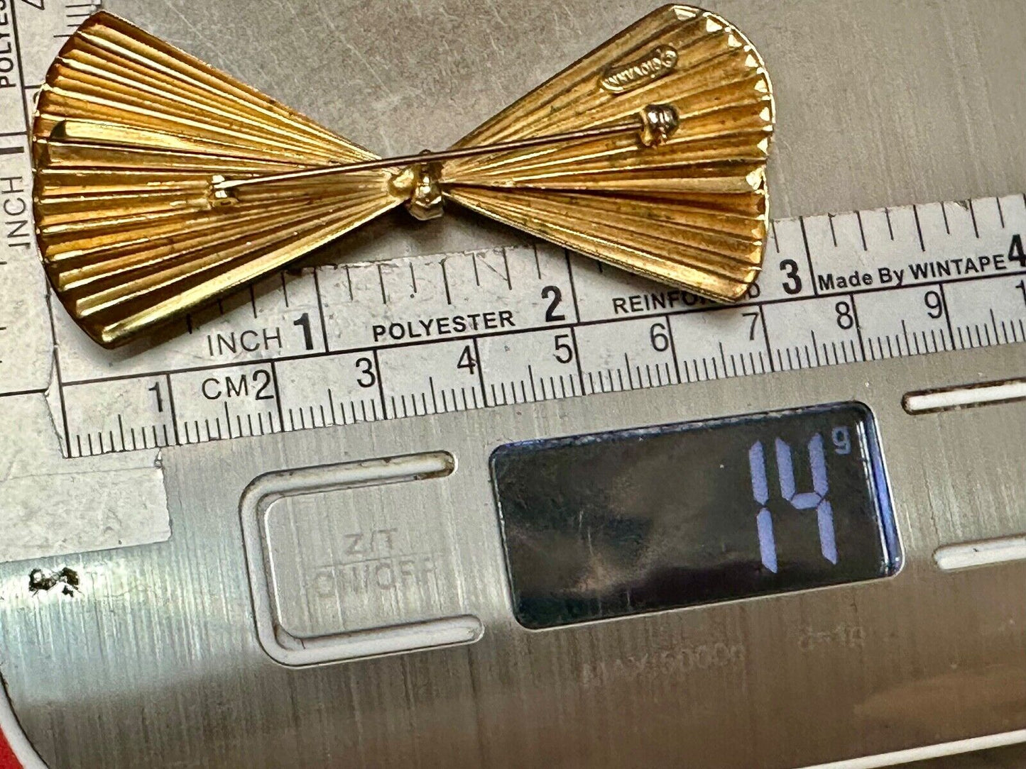 Beautiful gold tone FAN or Bow Tie pattern Giovanni signed Vintage Brooch Pin