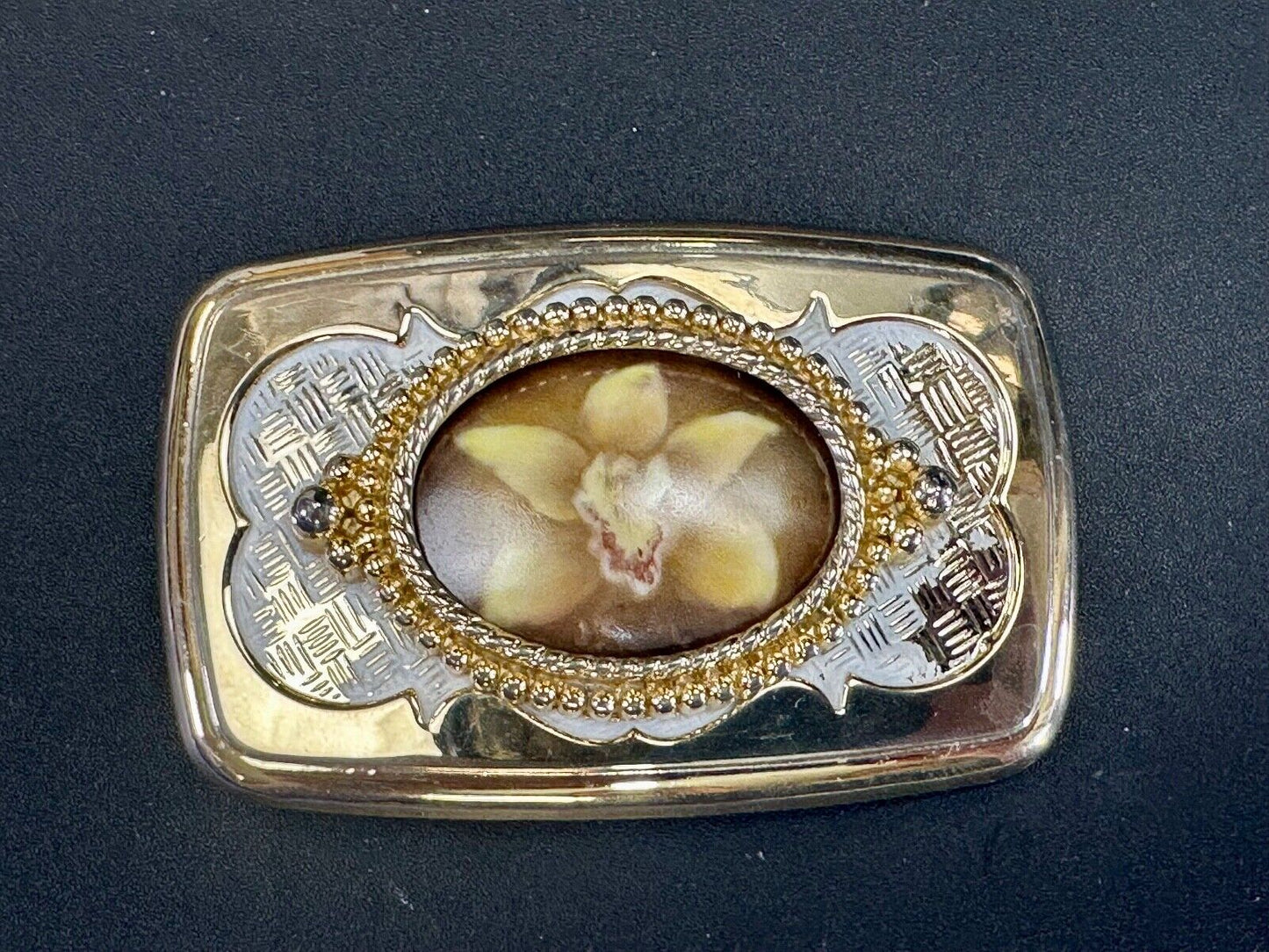 Vintage cabochon cab style flower centerpiece beautiful gold tone belt buckle