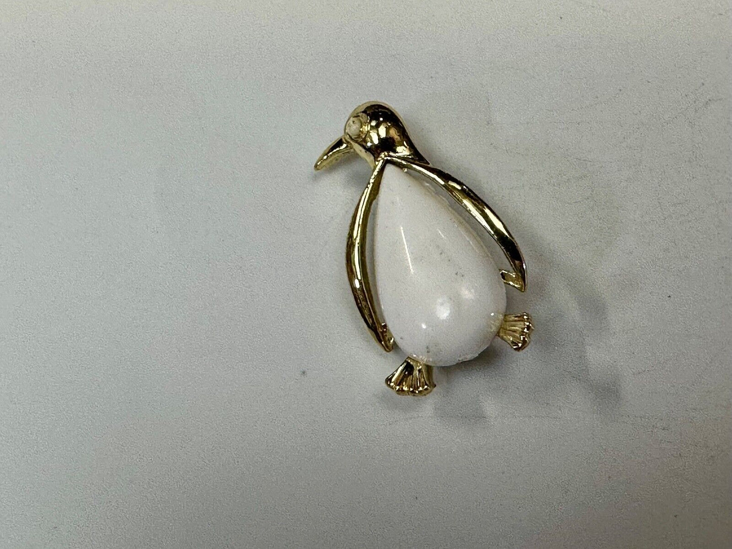 Adorable Penguin Gerrys vintage gold tone white belly brooch pin