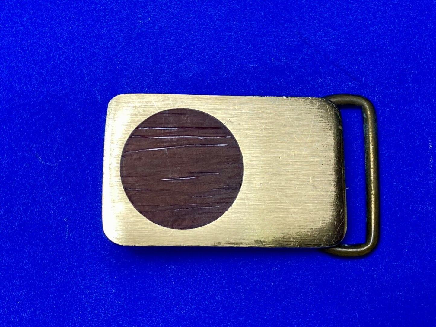 VINTAGE 1979 *WOOD INLAID (ROUND SHAPE)* SOLID BRASS BTS BELT BUCKLE