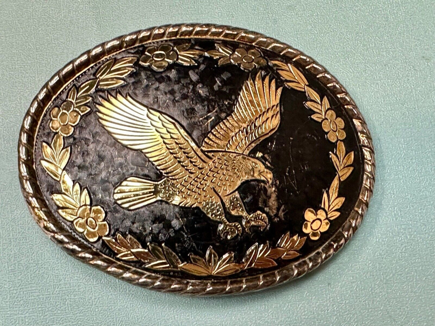 unique flying hunting diving EAGLE on western gold & black color belt buckle - W