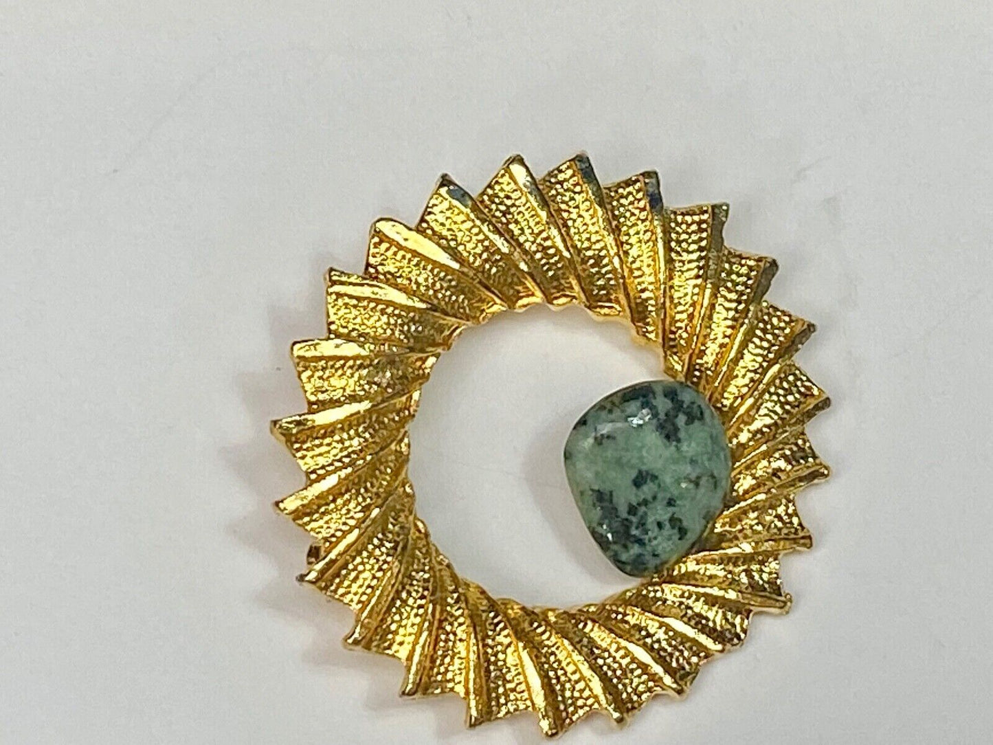 Vintage Dubarry Signed Sunburst Green Jade Stone Gold Tone Brooch Pin