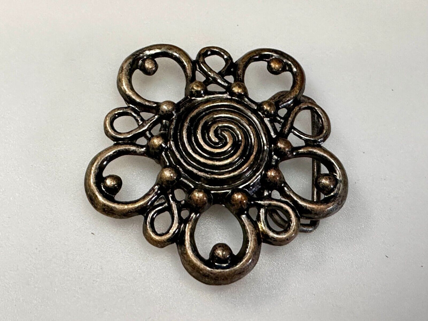 Beautiful Antique? Abstract Swirl Flower See-Through Hippy Vibe Belt Buckle