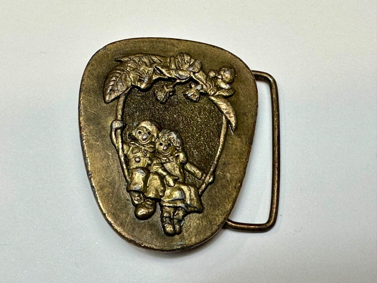 Adorable Raggedy Ann and Andy kids couple Vintage 1976 belt buckle B-98