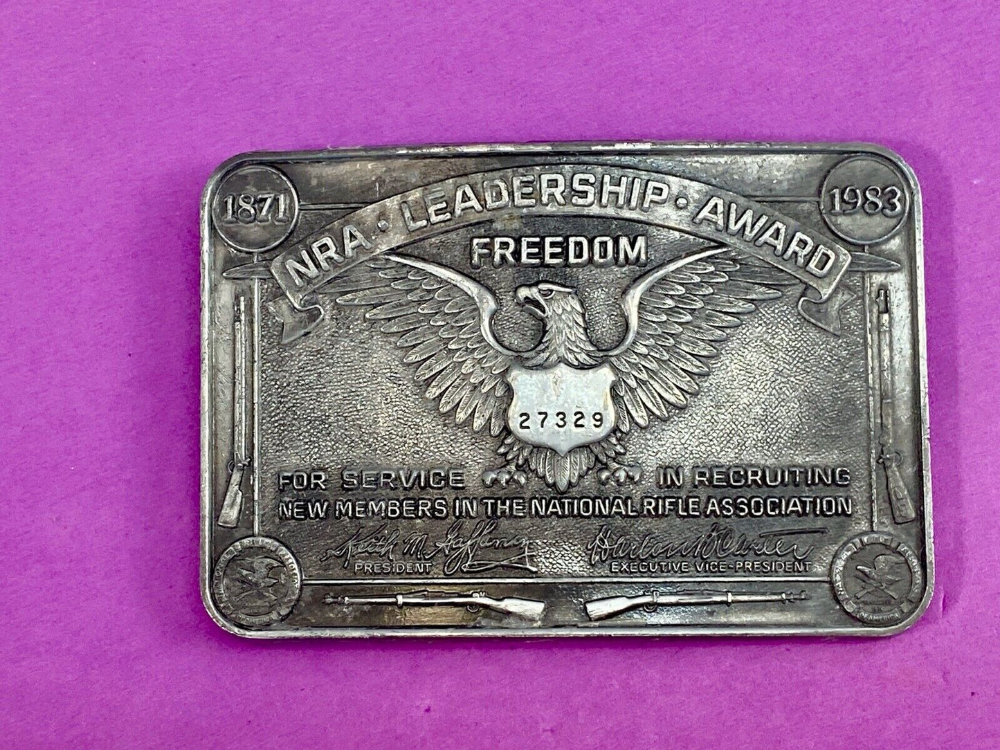 VINTAGE AMERICAN BELT BUCKLE NRA LEADERSHIP AWARD FREEDOM USA RIFLE GUNS