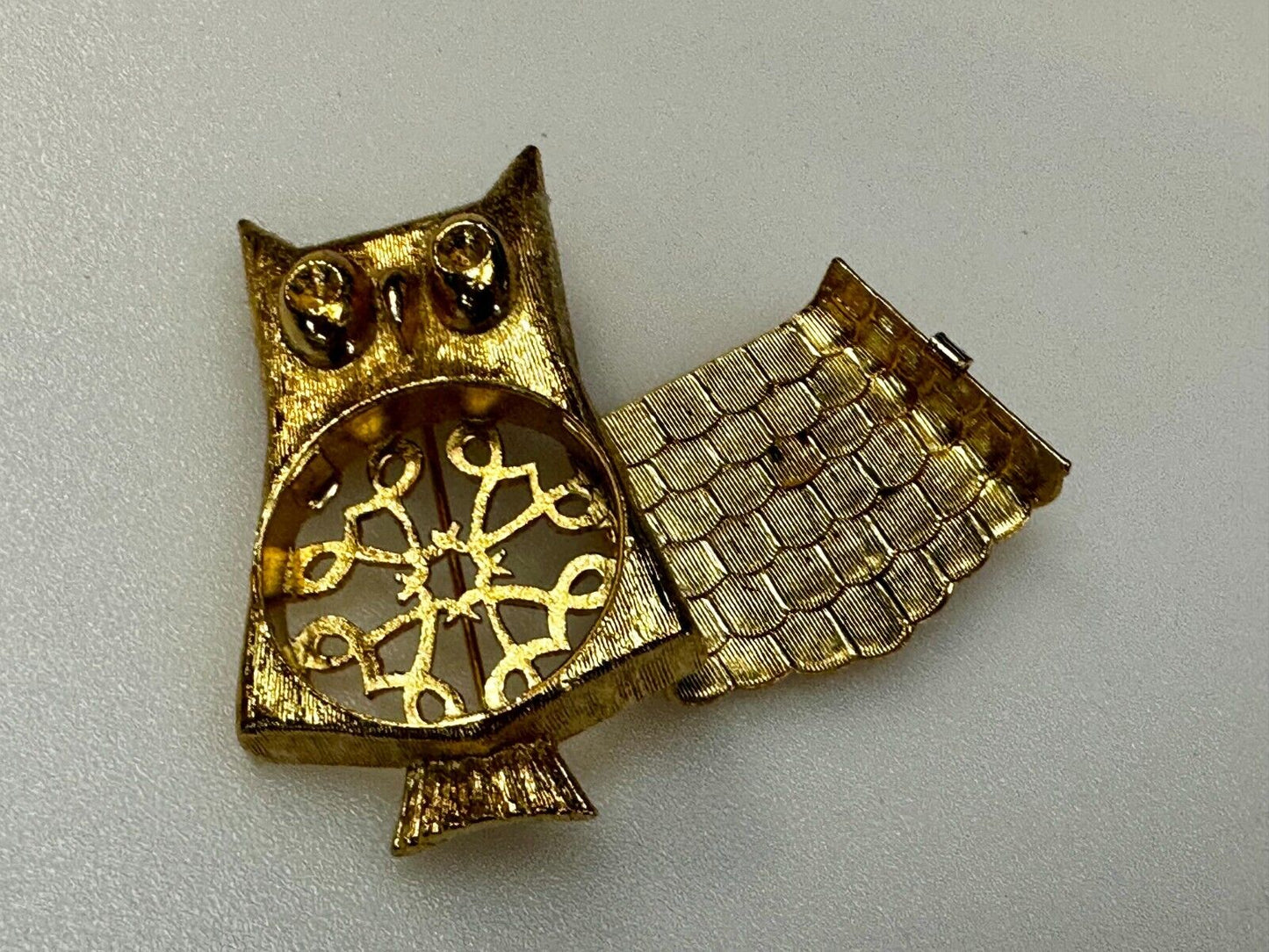 Beautiful Owl Perfume Glace Gold Tone Brooch Pin Signed by Avon
