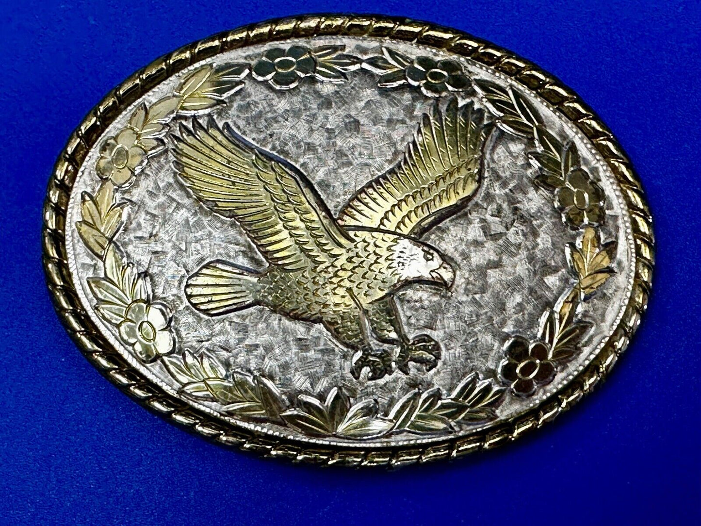 Vintage EAGLE flying High western etched flower swirl design belt buckle - W