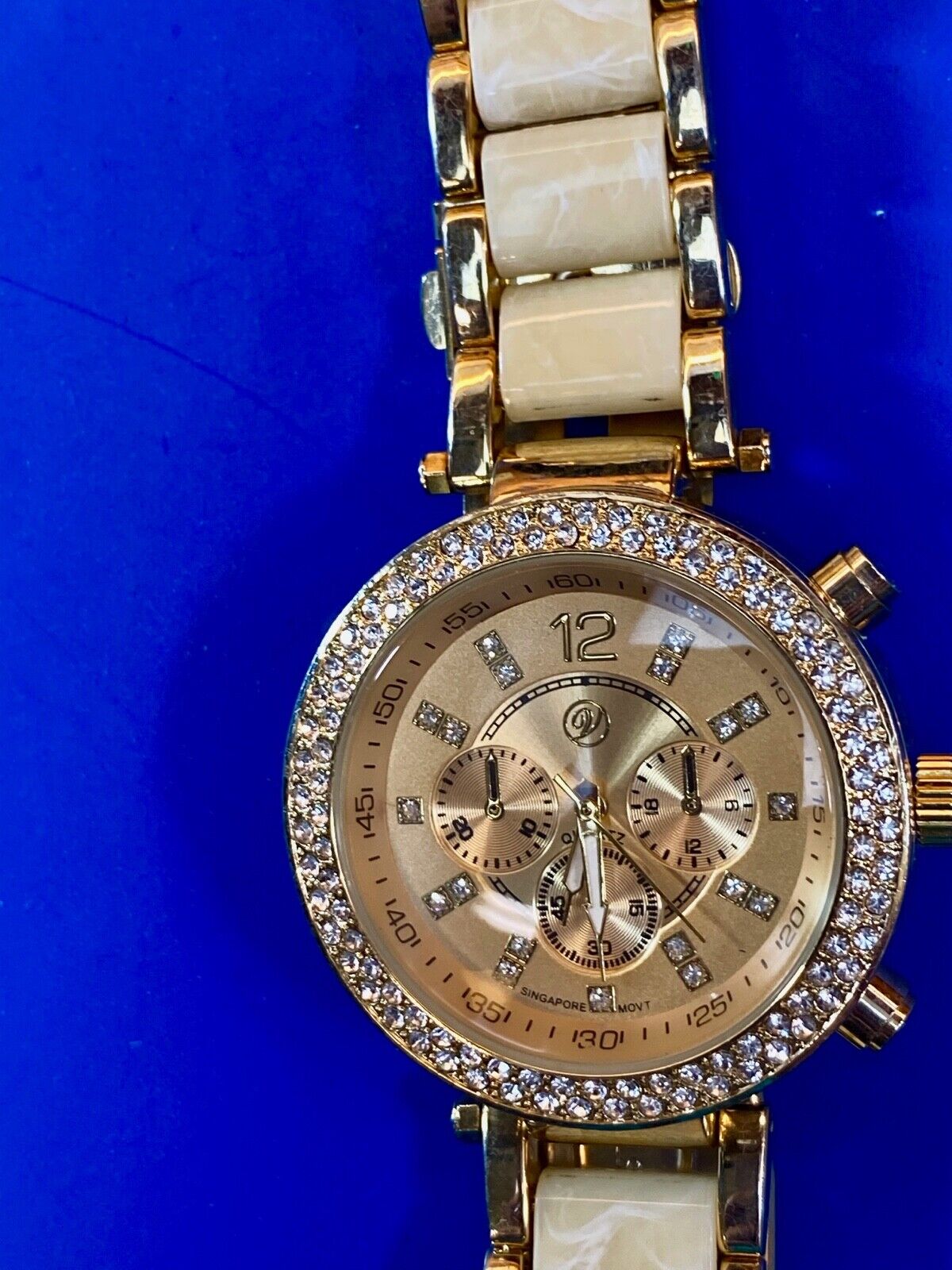 Beautiful Gold Tone Women's Watch 16781 A - Working Well