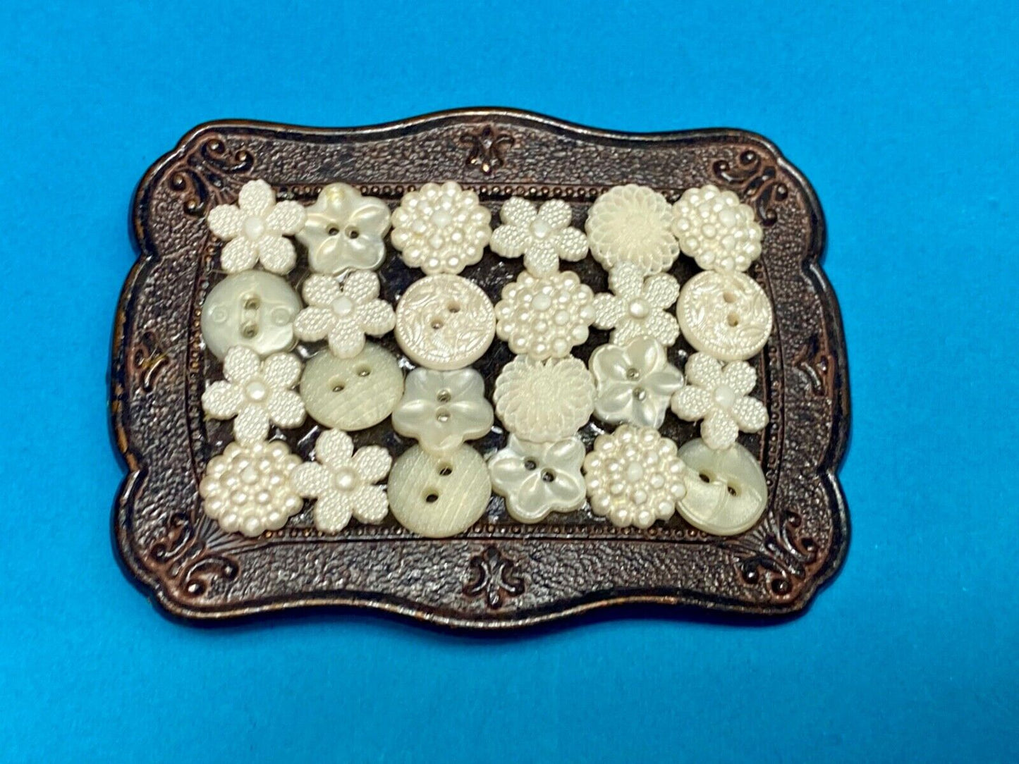 Artisan? Cute Button Steampunk Style Western Framed Belt Buckle