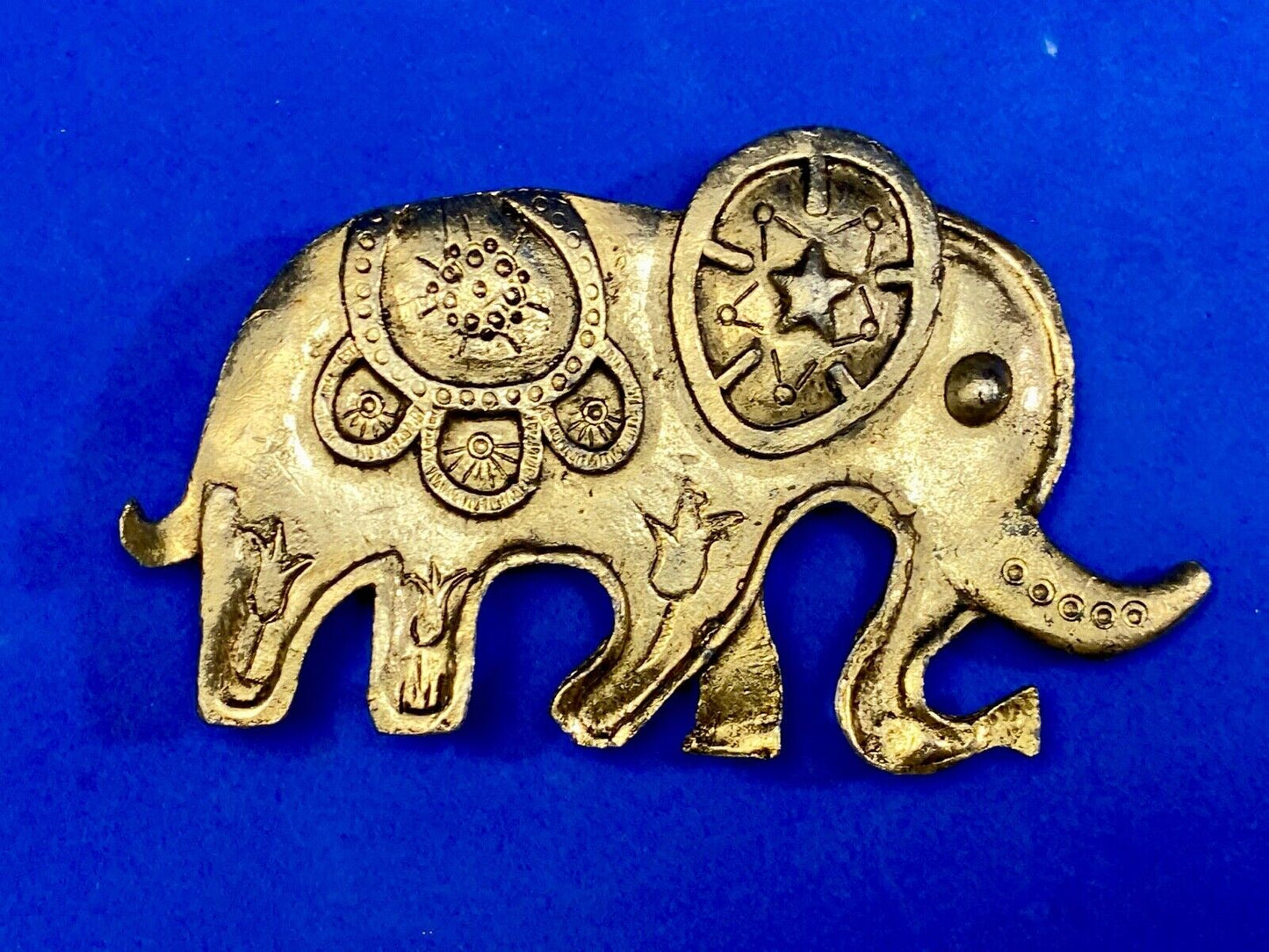 Vintage Elephant Cut Out Belt Buckle, Flowers & Stars, Focus And Sensuality