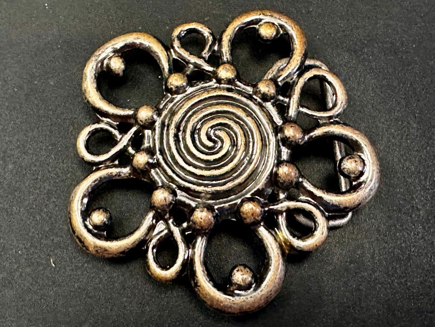 Beautiful Antique? Abstract Swirl Flower See-Through Hippy Vibe Belt Buckle