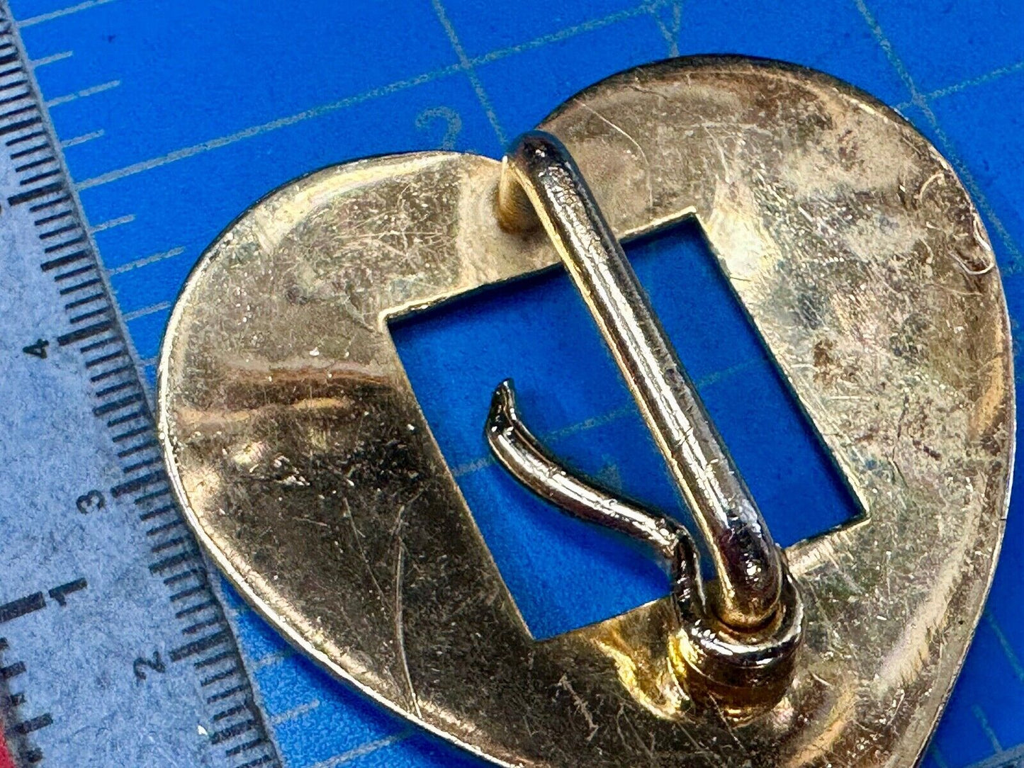 Tiny Gold tone heart shaped western ornate flower swirl belt buckle