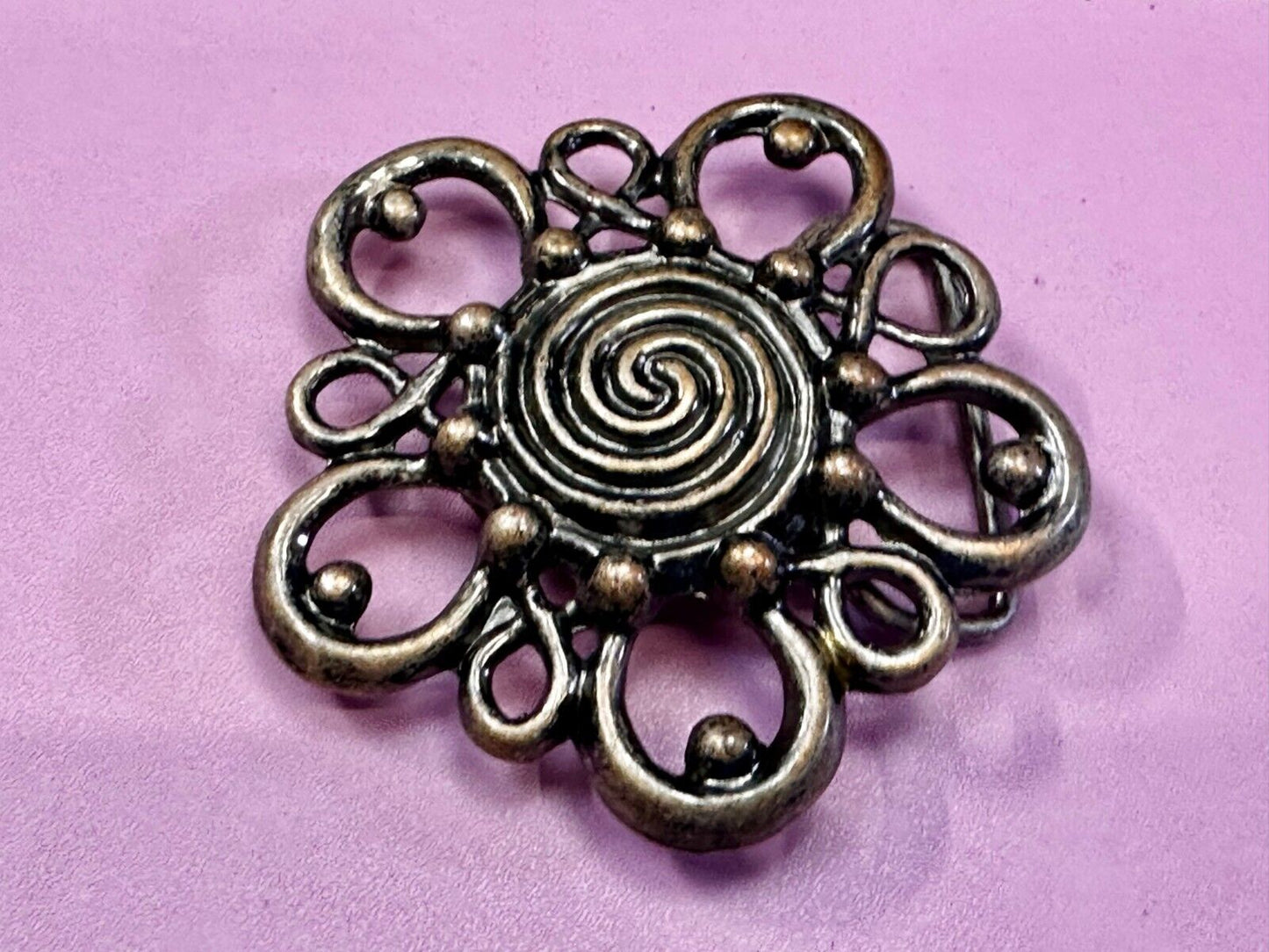 Beautiful Antique? Abstract Swirl Flower See-Through Hippy Vibe Belt Buckle