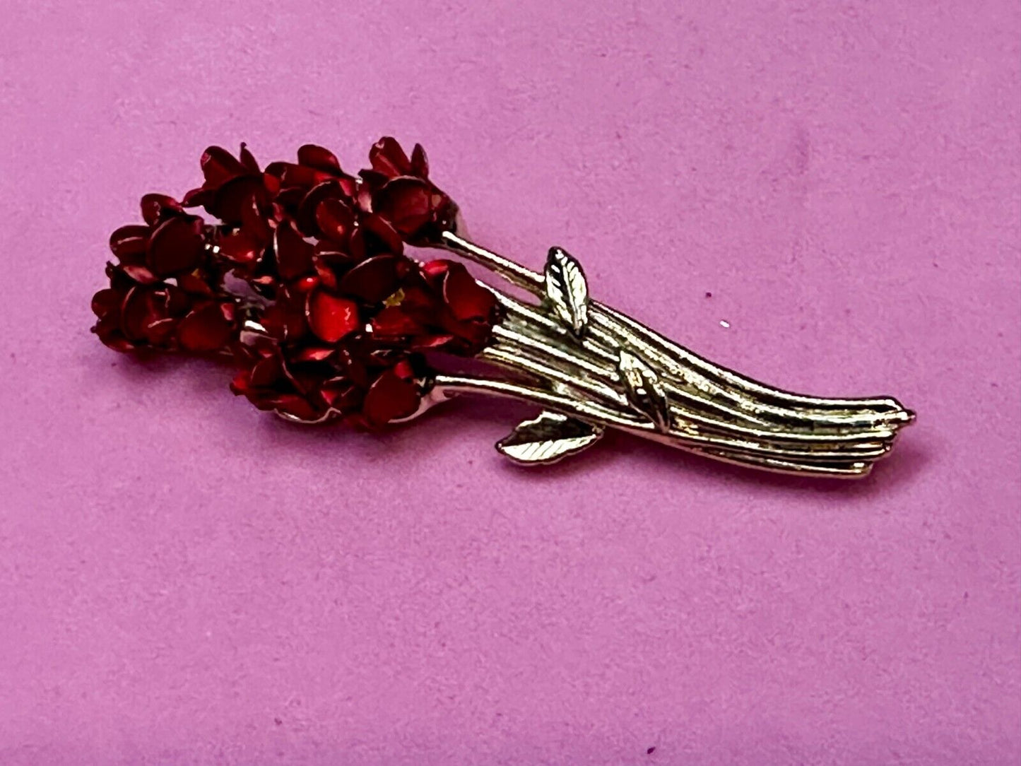 Beautiful Dozen of Red Roses Bouquet Gold Tone Brooch Pin Signed DM 97