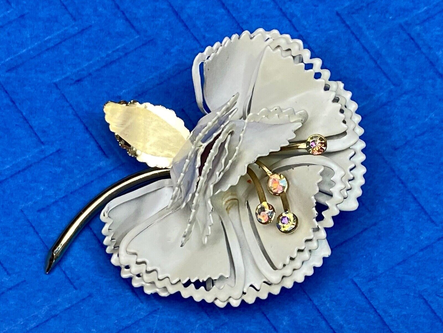 Vintage Enamel Flower 3-D Retro Pin Brooch White Petals Rhinestones By Avon